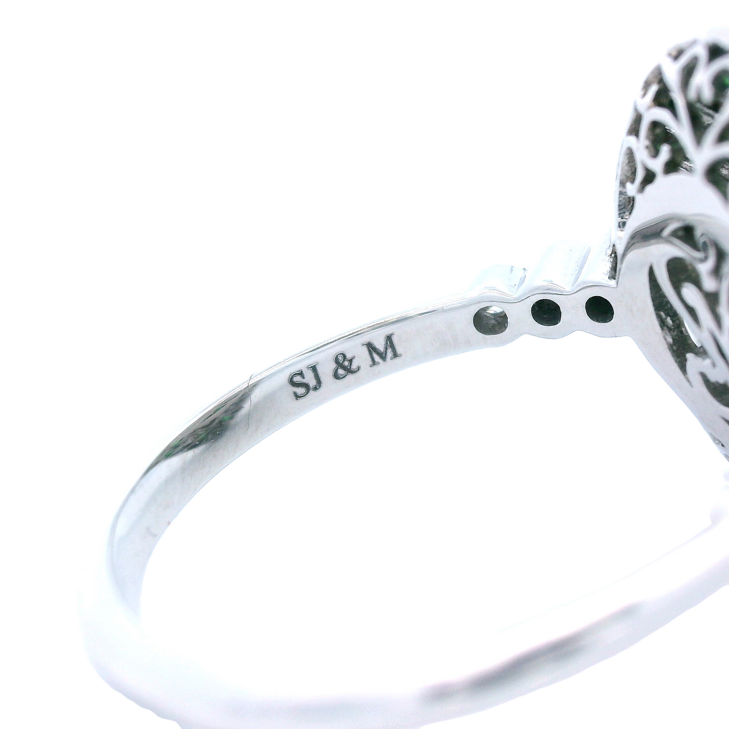 Create custom jewelry in Lexington, Kentucky with personalized designs crafted from diamonds, gemstones, and precious metals. Local experts in bespoke jewelry.