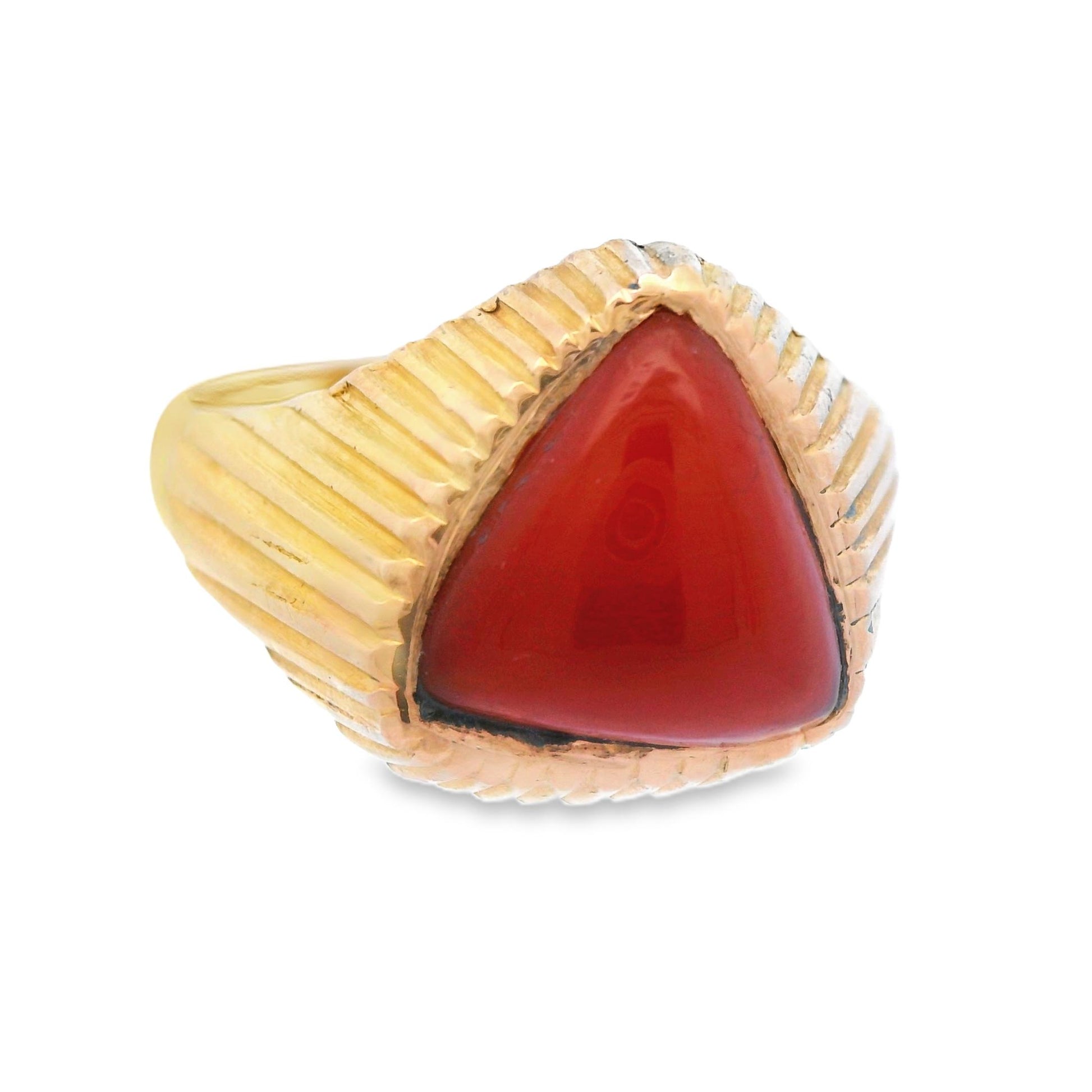 1960s 18k Yellow Gold & Natural Red Triangle Coral Cabochon MCM Ribbed Ring