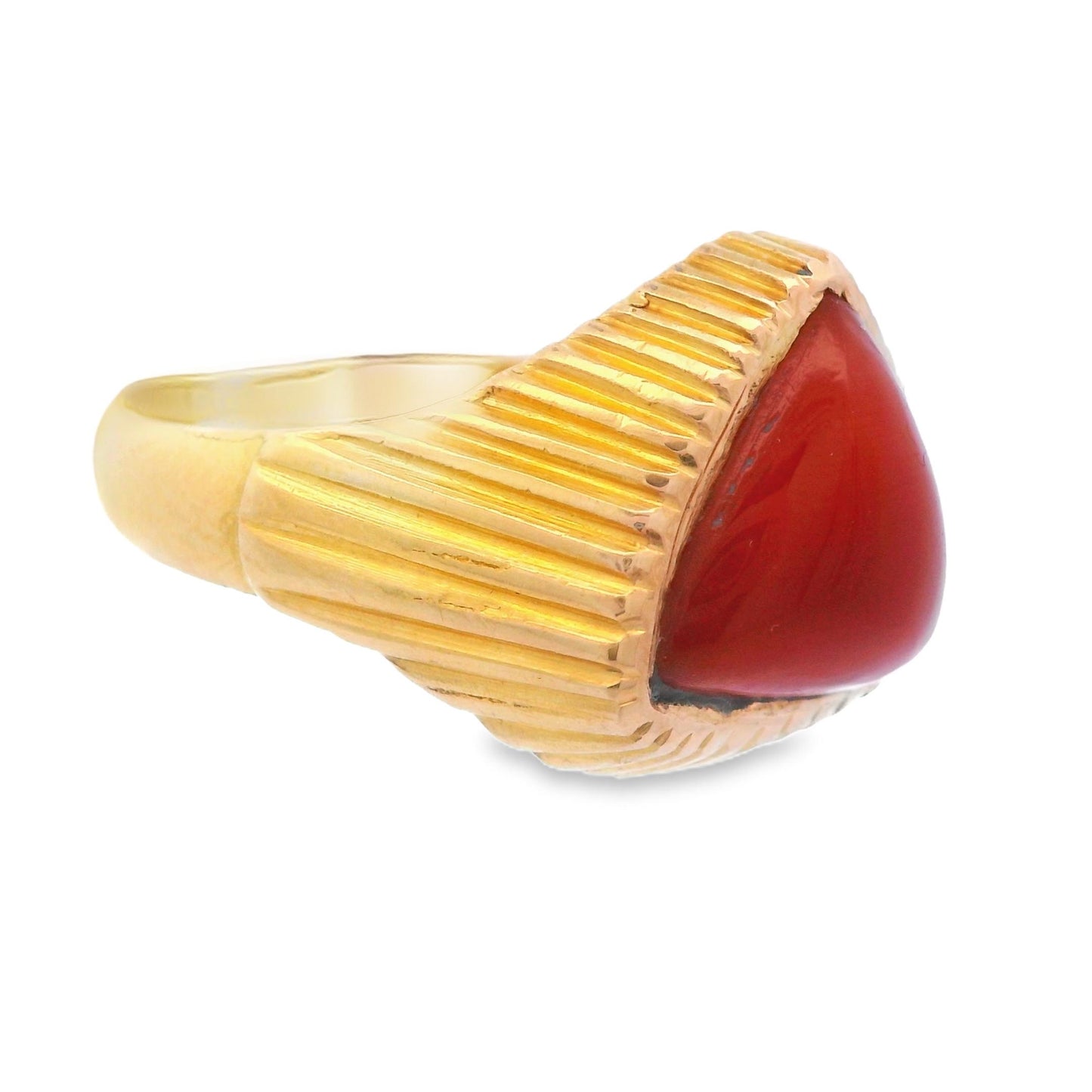 1960s 18k Yellow Gold & Natural Red Triangle Coral Cabochon MCM Ribbed Ring