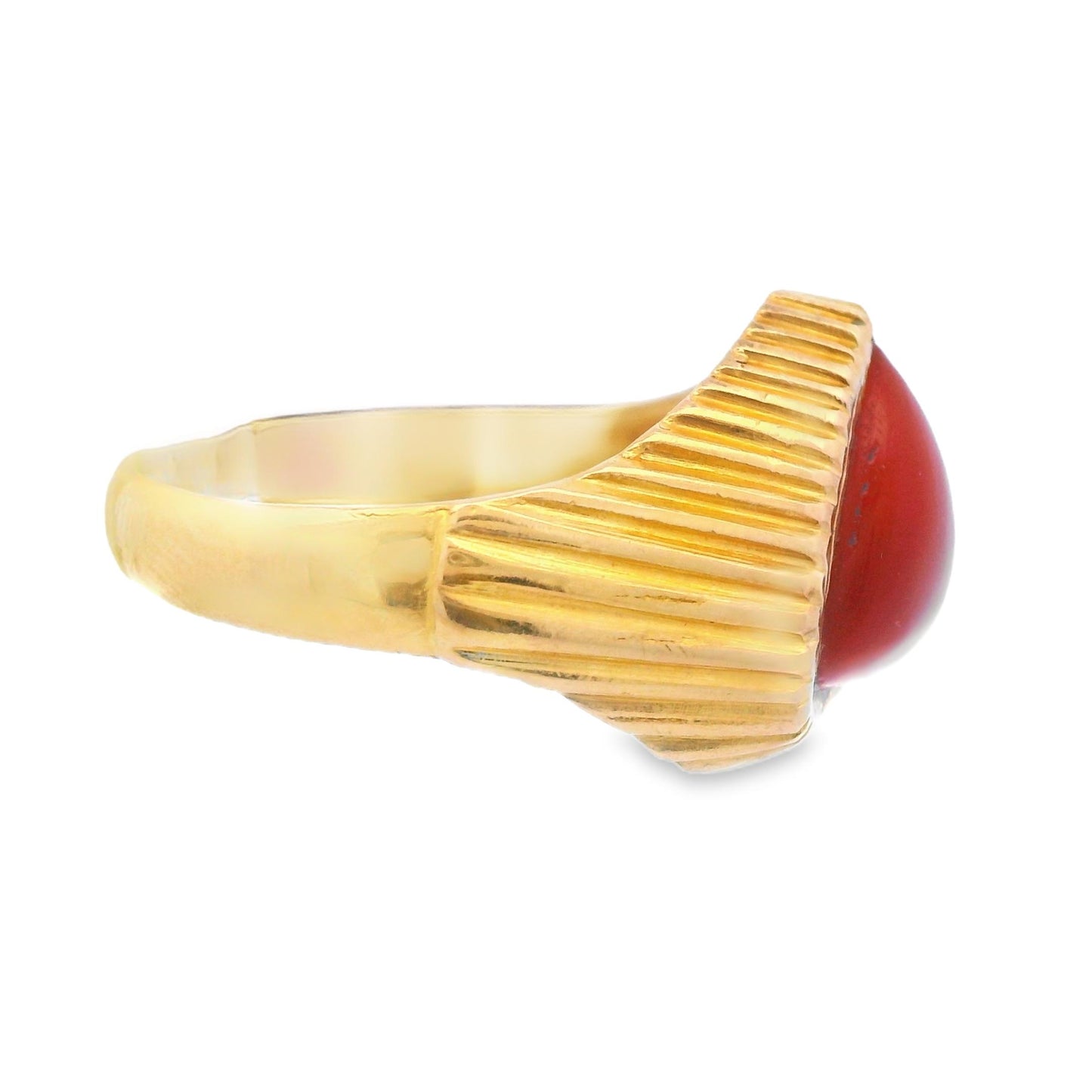 1960s 18k Yellow Gold & Natural Red Triangle Coral Cabochon MCM Ribbed Ring