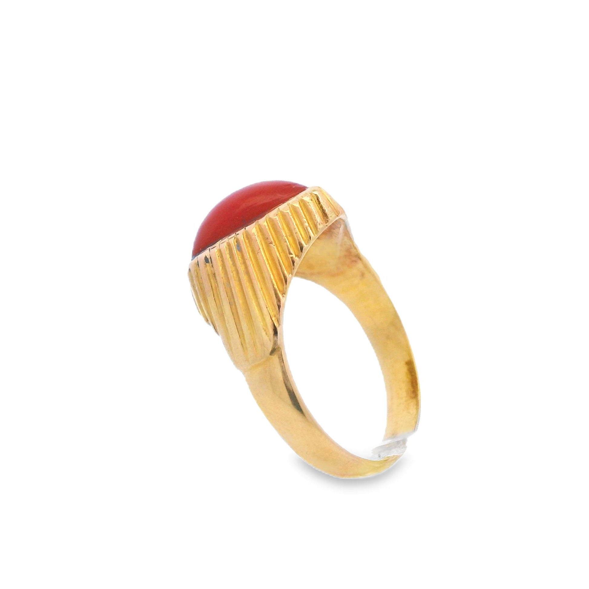 1960s 18k Yellow Gold & Natural Red Triangle Coral Cabochon MCM Ribbed Ring