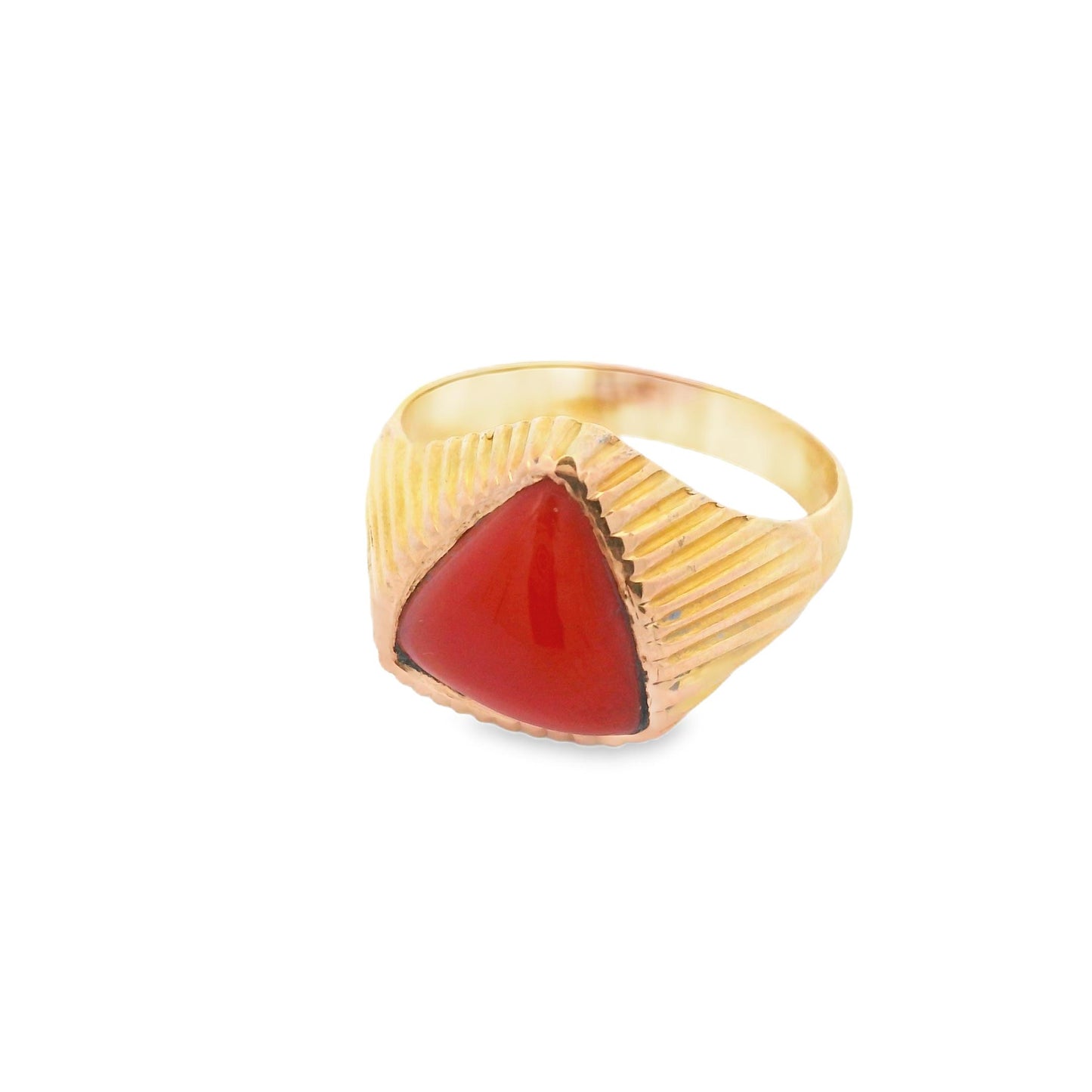 1960s 18k Yellow Gold & Natural Red Triangle Coral Cabochon MCM Ribbed Ring
