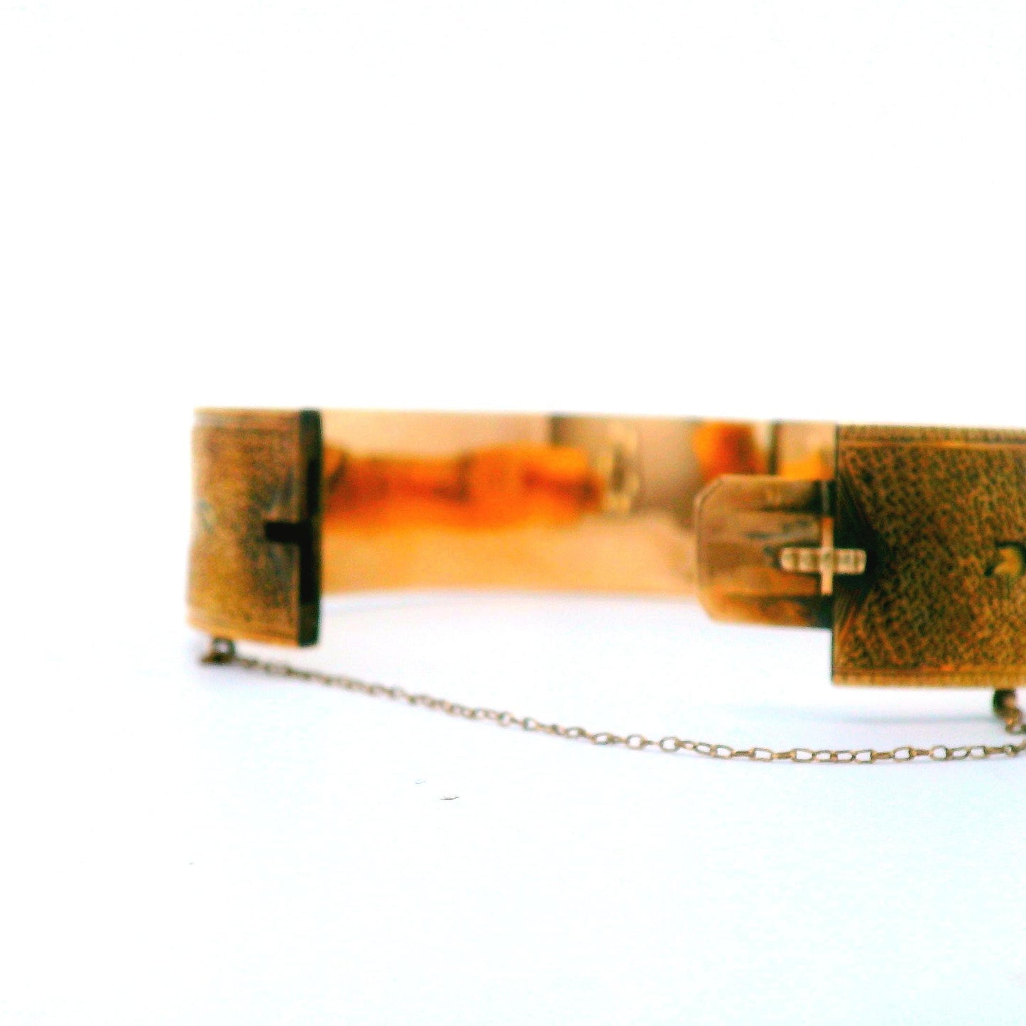 Victorian 14K yellow Gold Hinged Bangle ca 1880