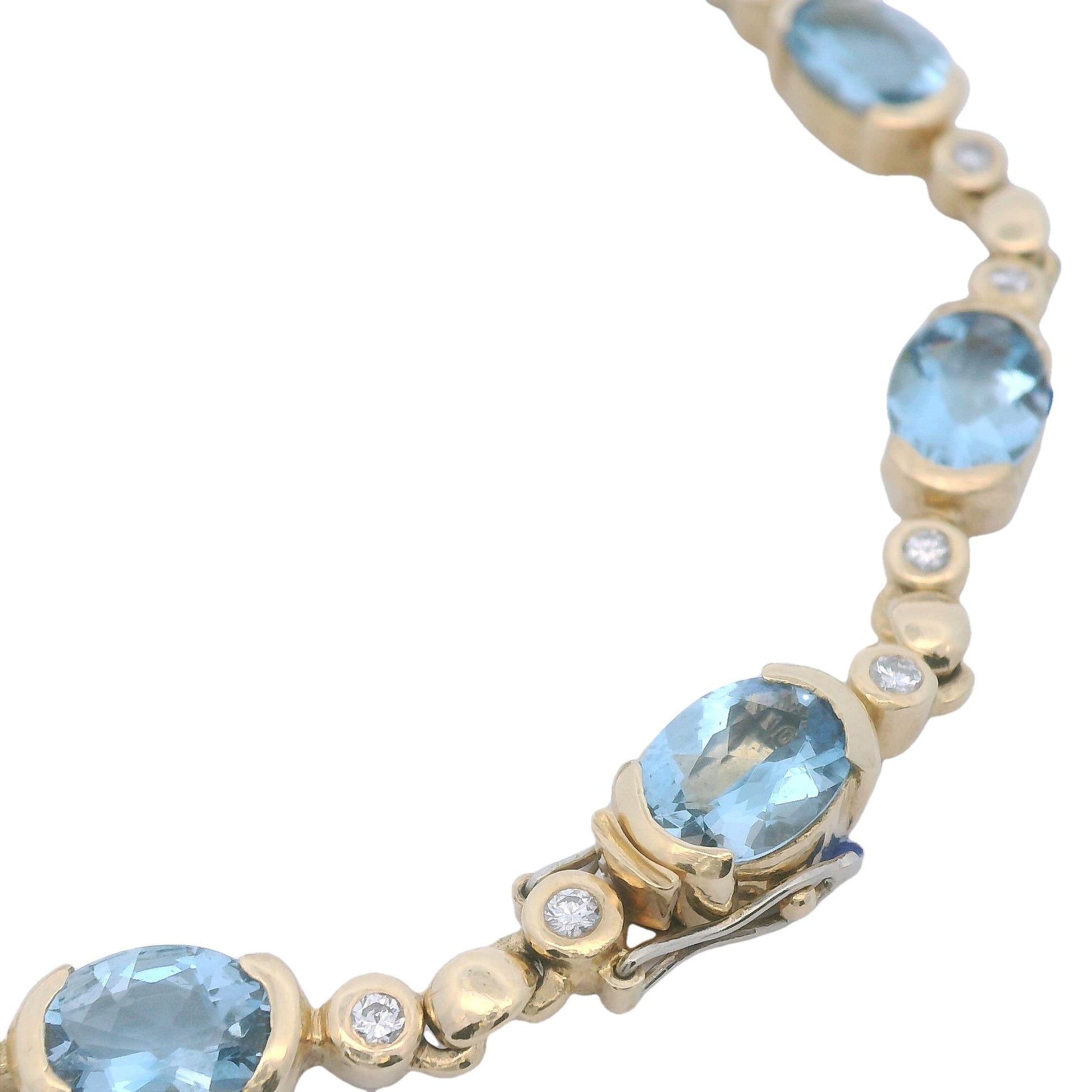 Contemporary 18k Yellow Gold H. Stern Aquamarine & Diamond Bracelet