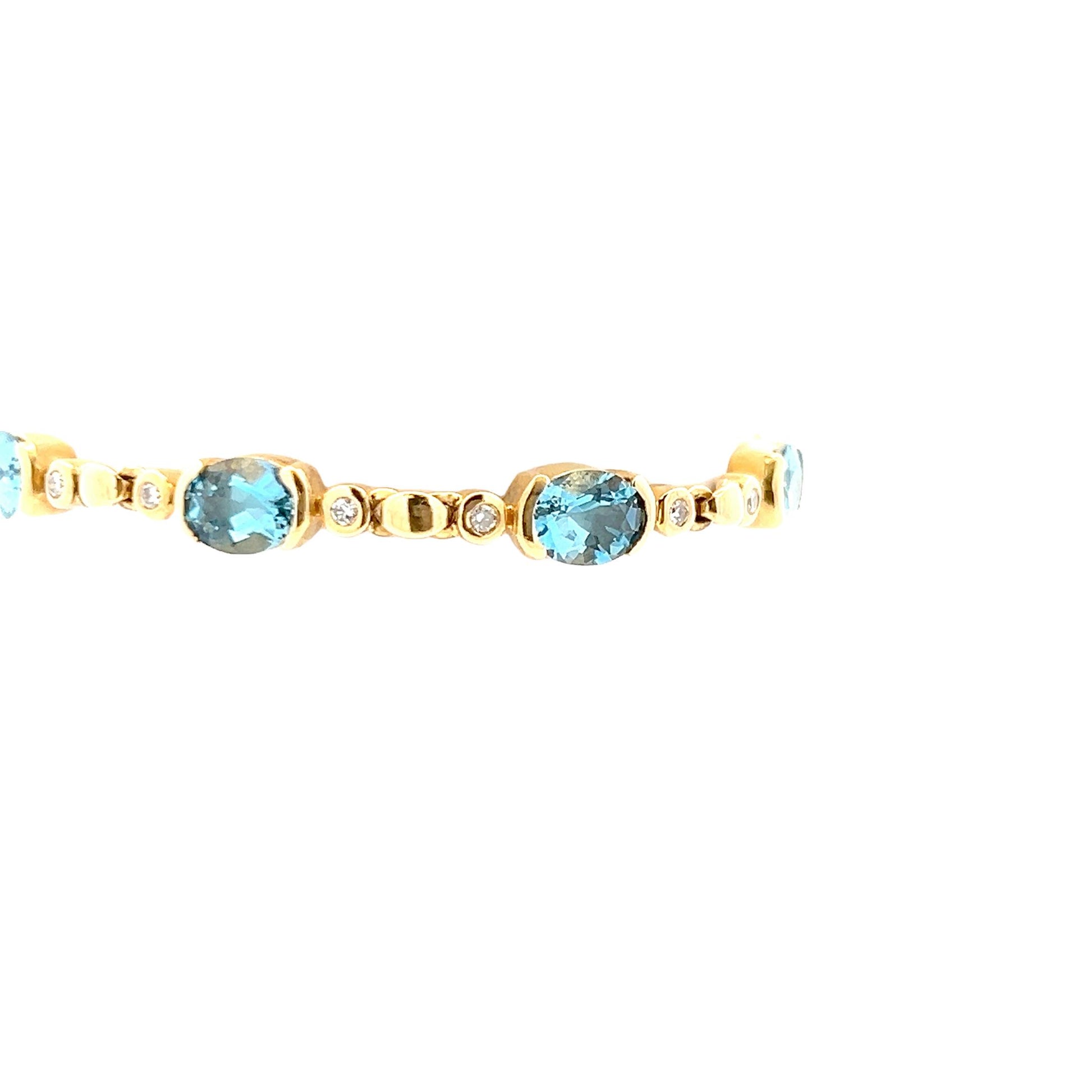 Contemporary 18k Yellow Gold H. Stern Aquamarine & Diamond Bracelet