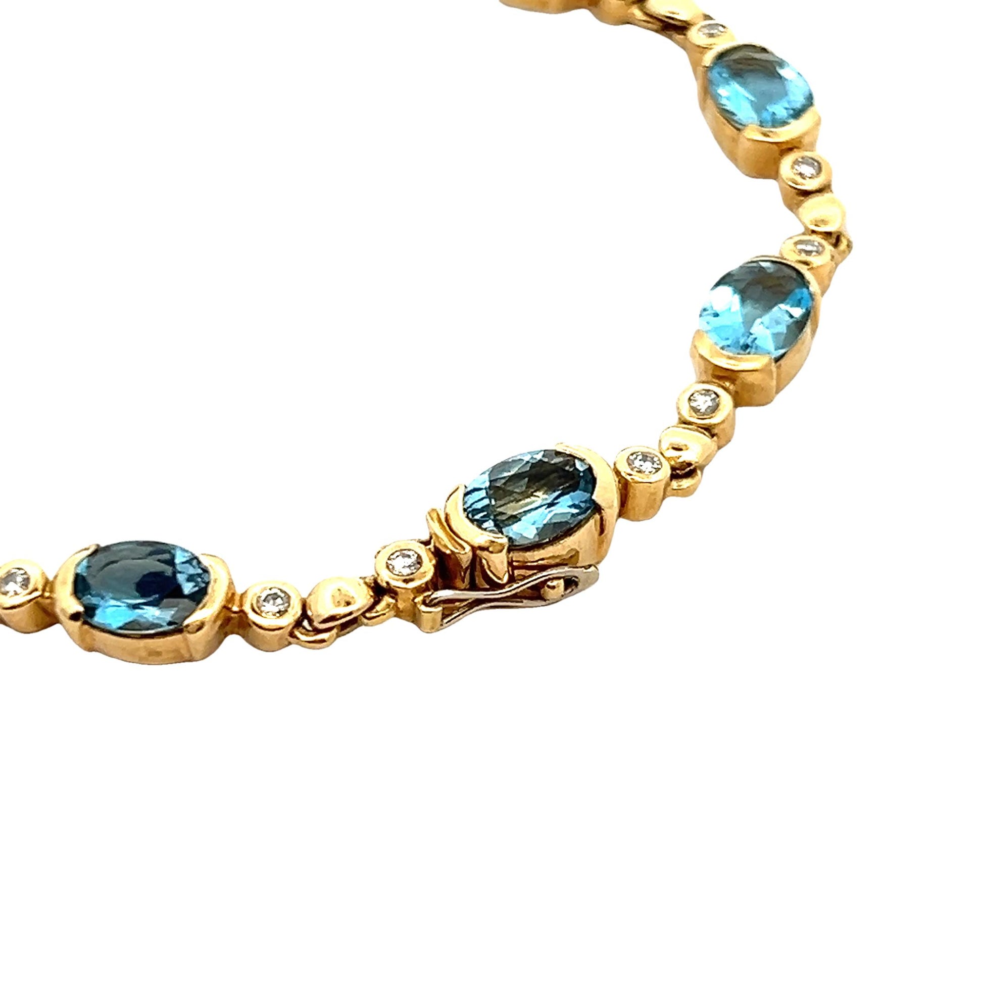 Contemporary 18k Yellow Gold H. Stern Aquamarine & Diamond Bracelet
