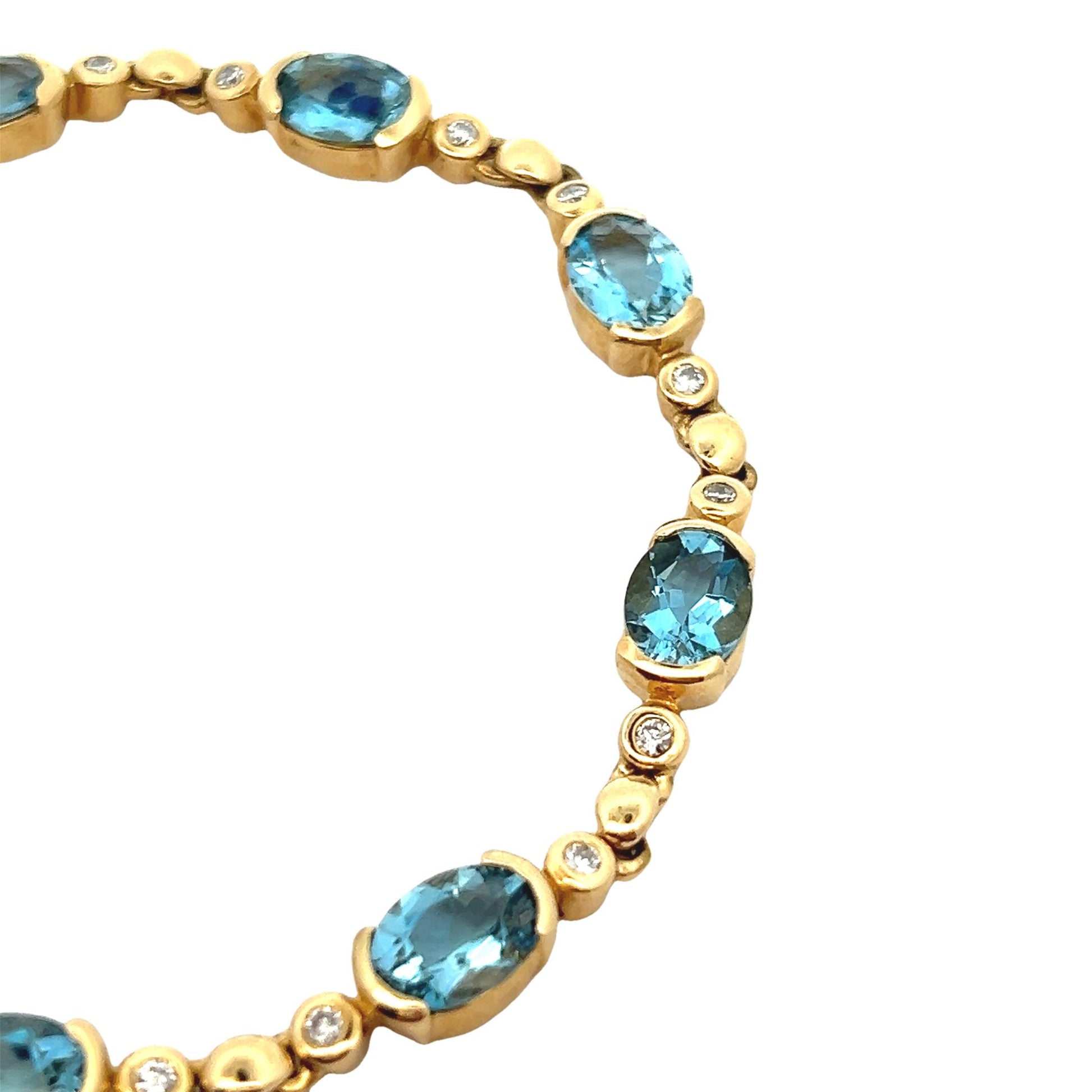 Contemporary 18k Yellow Gold H. Stern Aquamarine & Diamond Bracelet