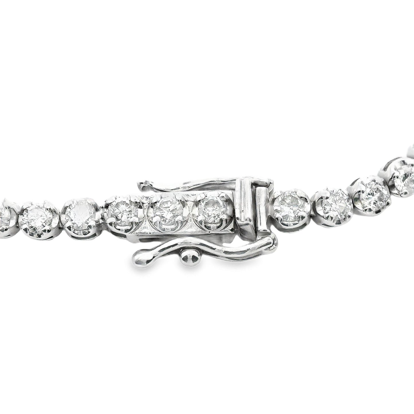 Detailed close-up of the 14K white gold tennis bracelet’s design, featuring perfectly aligned diamonds set in a sleek, polished band for ultimate luxury.