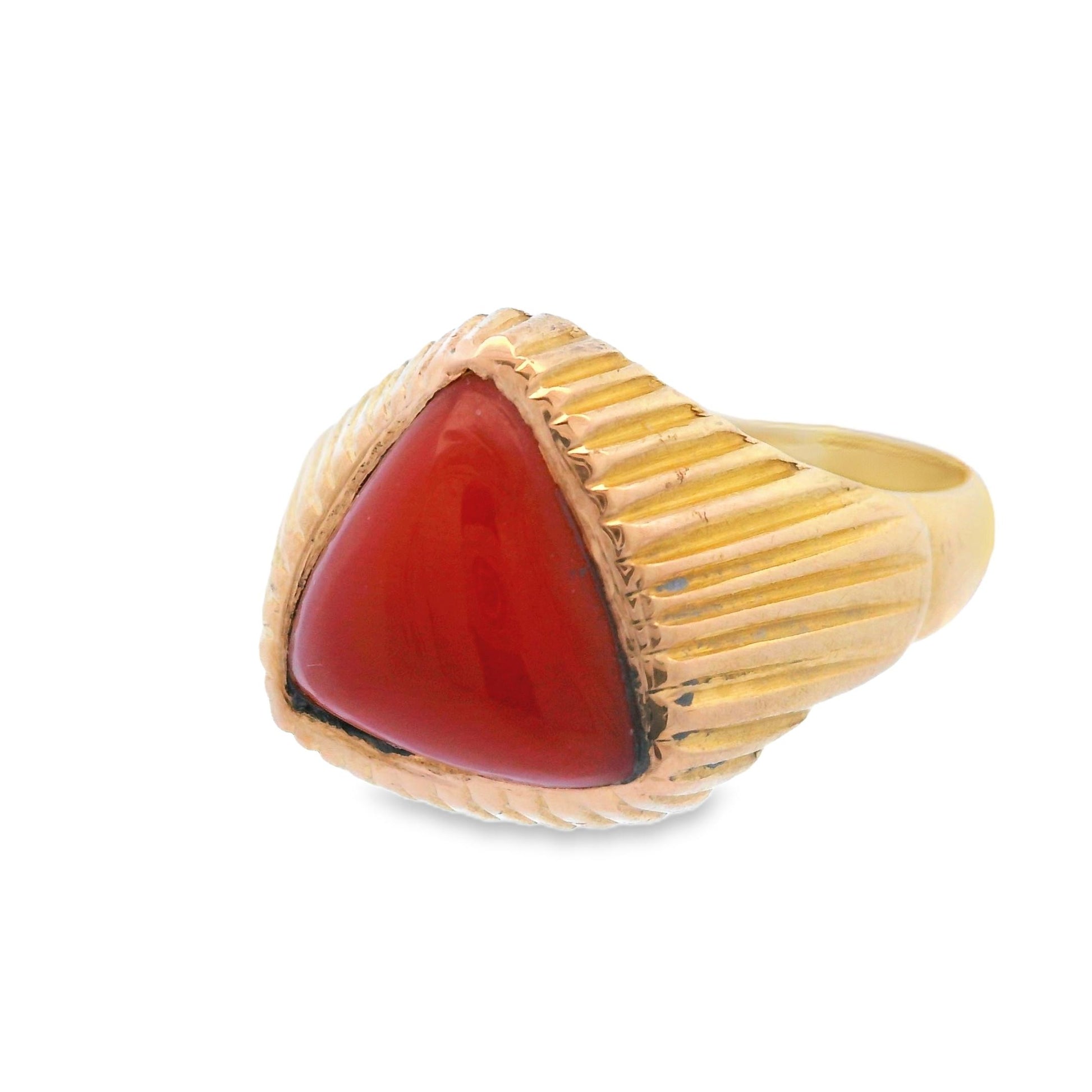 1960s 18k Yellow Gold & Natural Red Triangle Coral Cabochon MCM Ribbed Ring