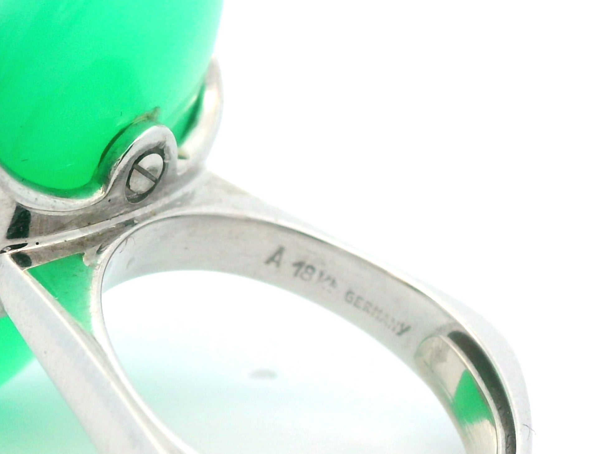 18k White Gold German Chrysoprase & Diamond Ring